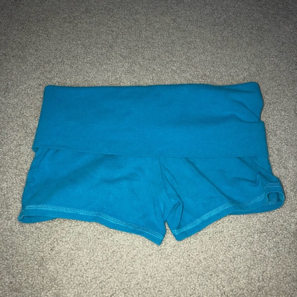 Brand new Hollister yoga shorts - Picture 3 of 5